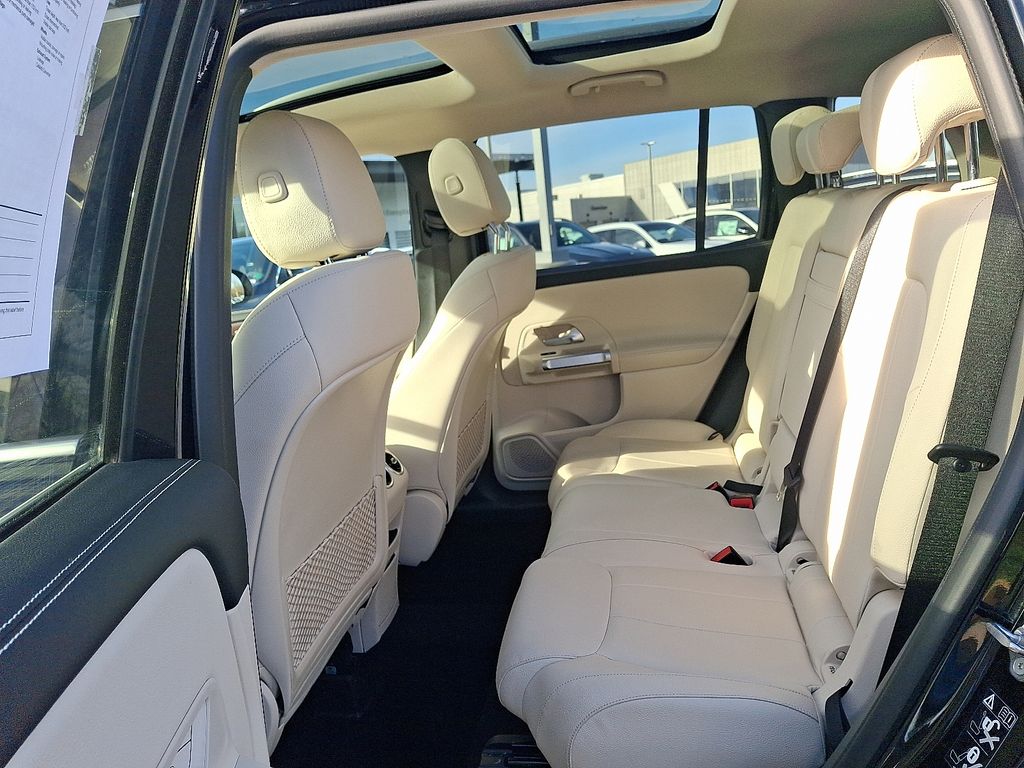 Thumbnail: 2023 Mercedes-Benz GLB - 10