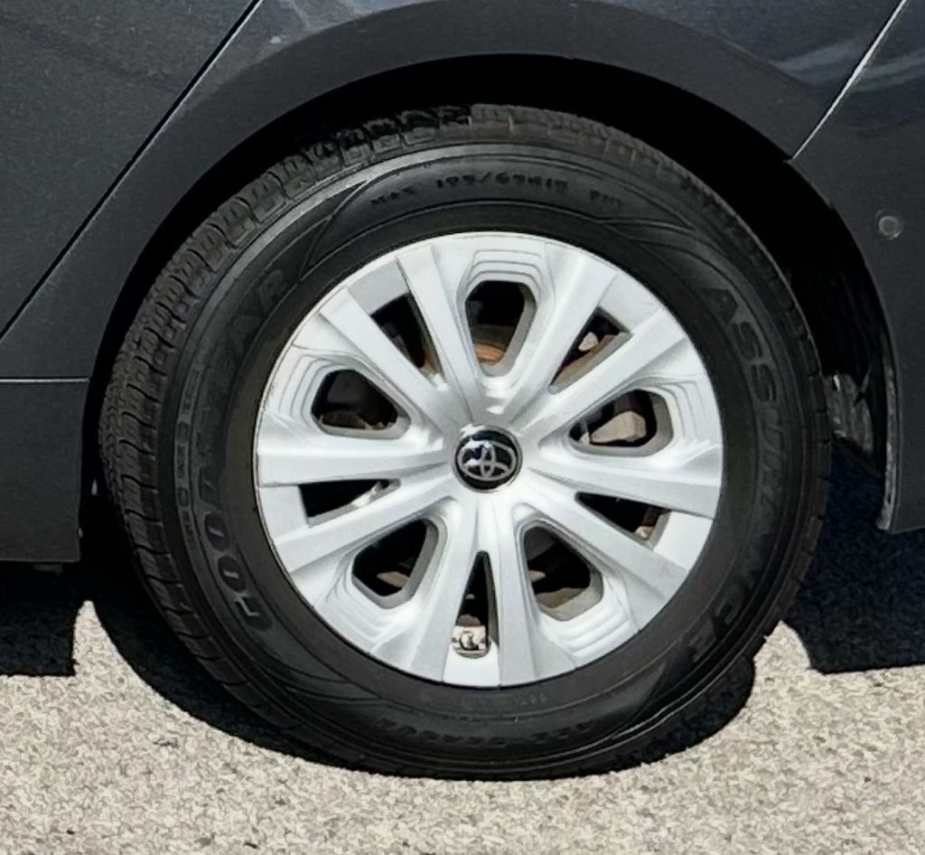 Thumbnail: 2020 Toyota Prius - 9