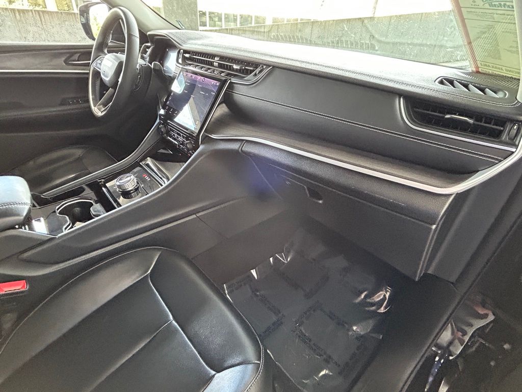 Used 2023 Diamond Black Crystal Pearlcoat Jeep Limited image 24