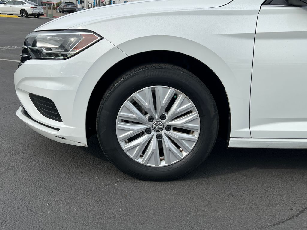 Thumbnail: 2019 Volkswagen Jetta - 5