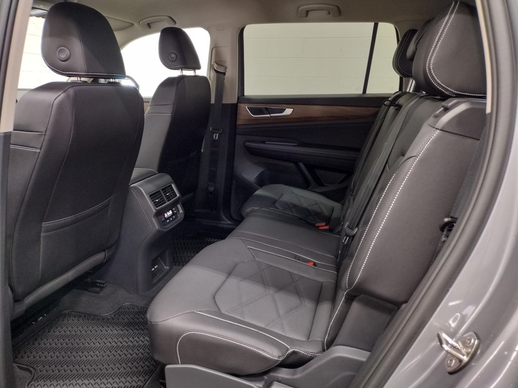 2025 Volkswagen Atlas 2.0T SE