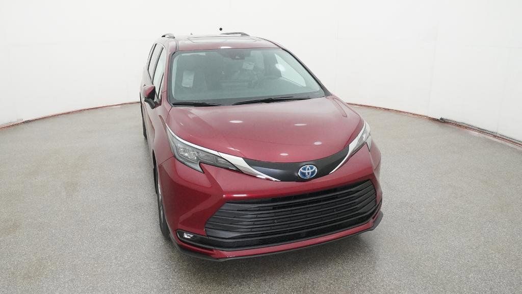 Thumbnail: 2025 Toyota Sienna - 26