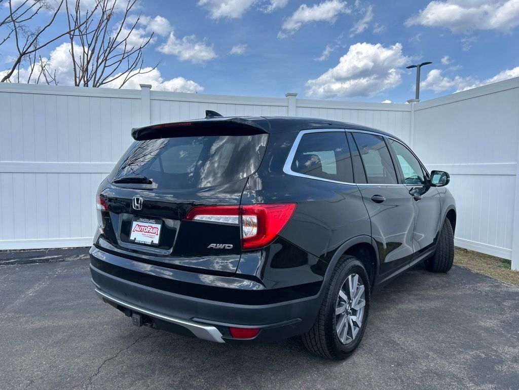 View vehicle photo 5