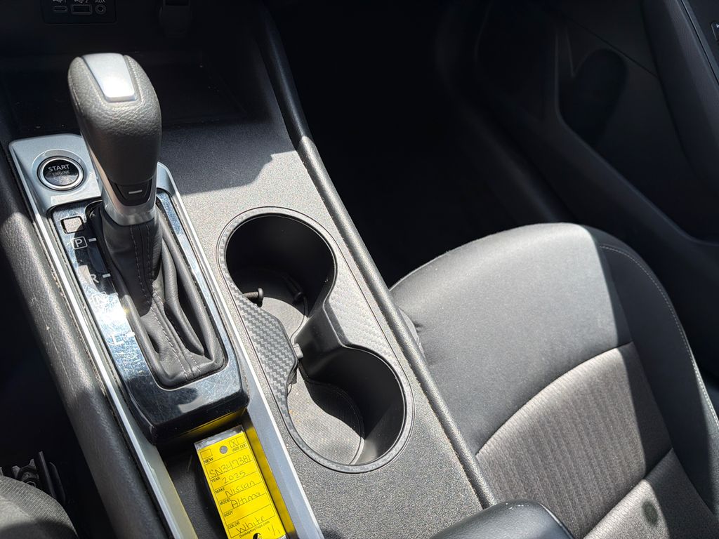 Used 2025 White Nissan 2.5 SV image 32