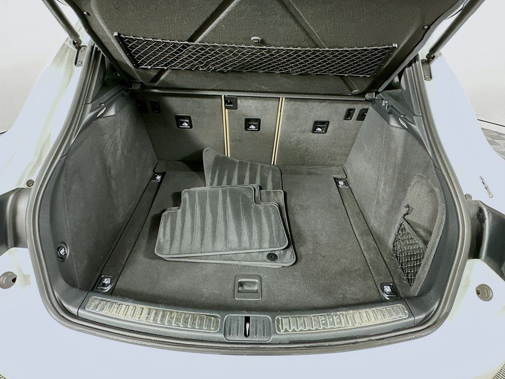 Thumbnail: 2020 Porsche Macan - 27