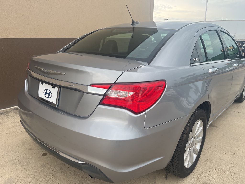 Thumbnail: 2014 Chrysler 200 - 8