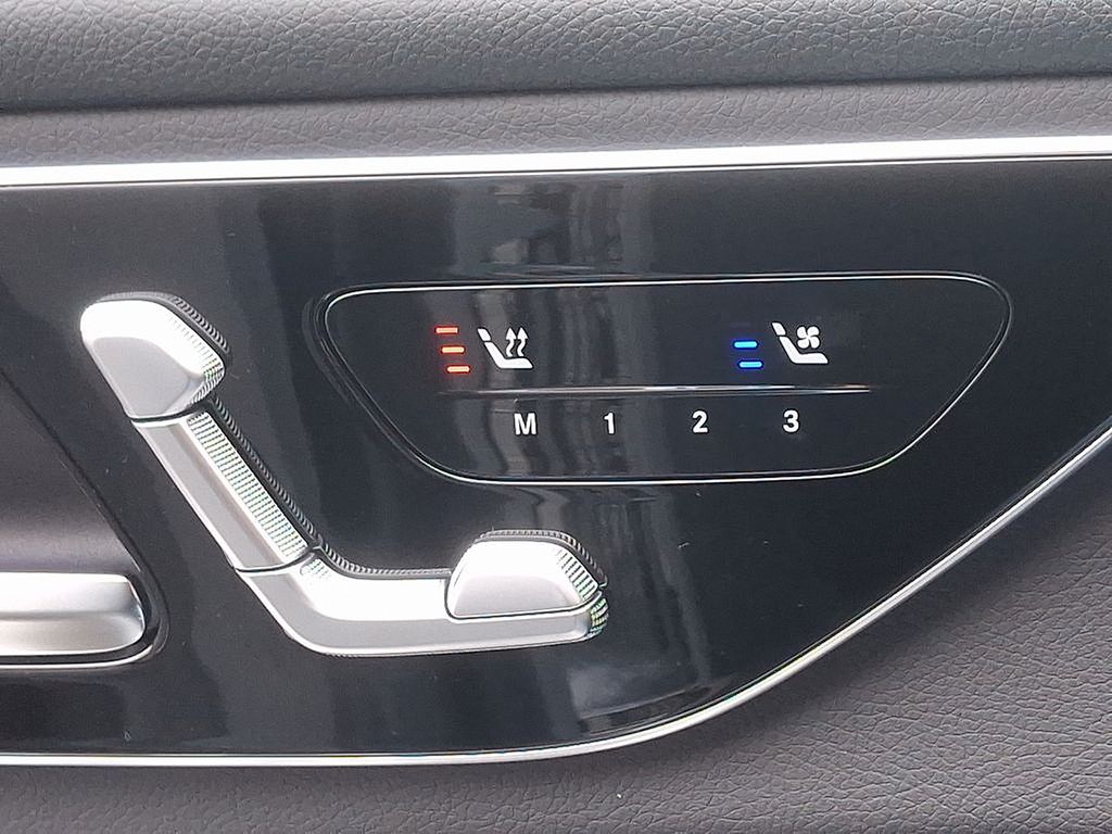 Thumbnail: 2025 Mercedes-Benz GLC - 17