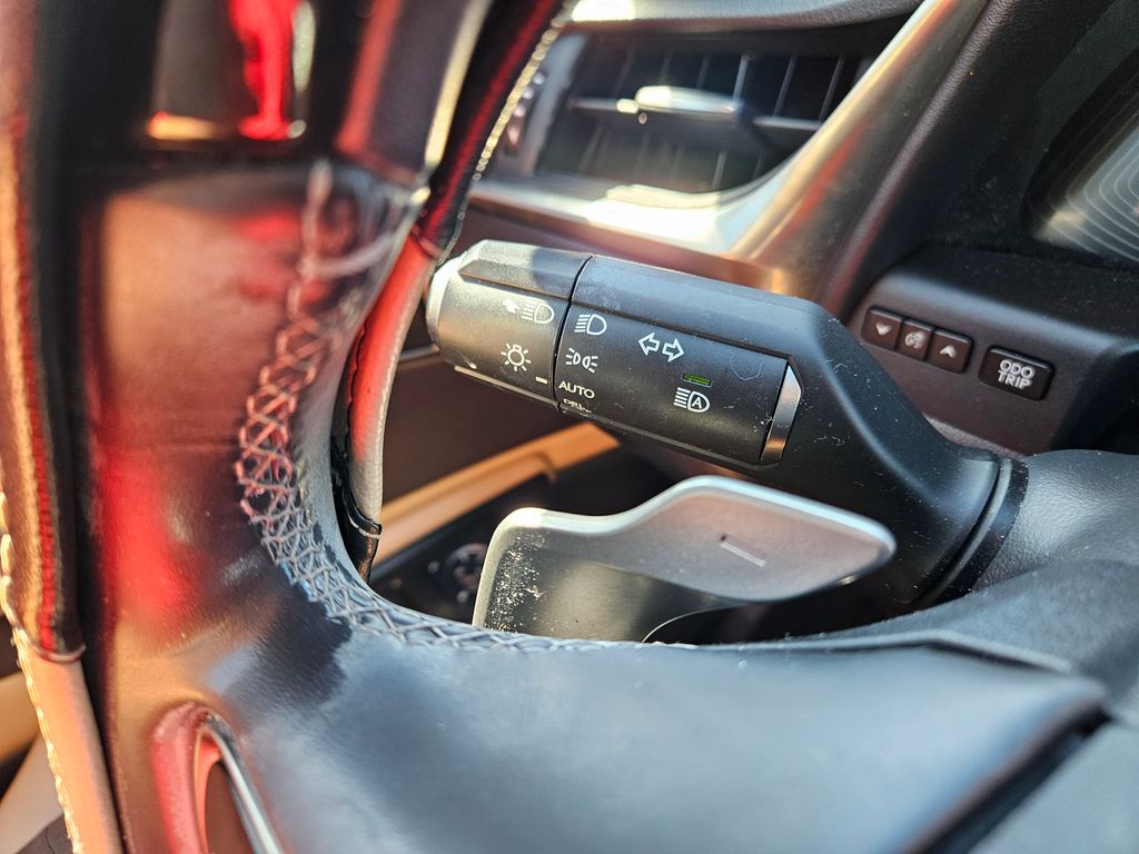 Thumbnail: 2019 Lexus ES - 22