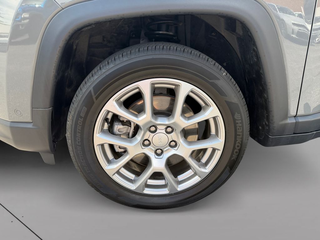 2023 Jeep Compass Latitude Lux Gray at South Hills CDJR