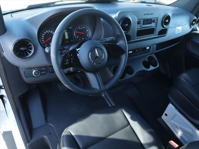 Thumbnail: 2025 Mercedes-Benz Sprinter - 11