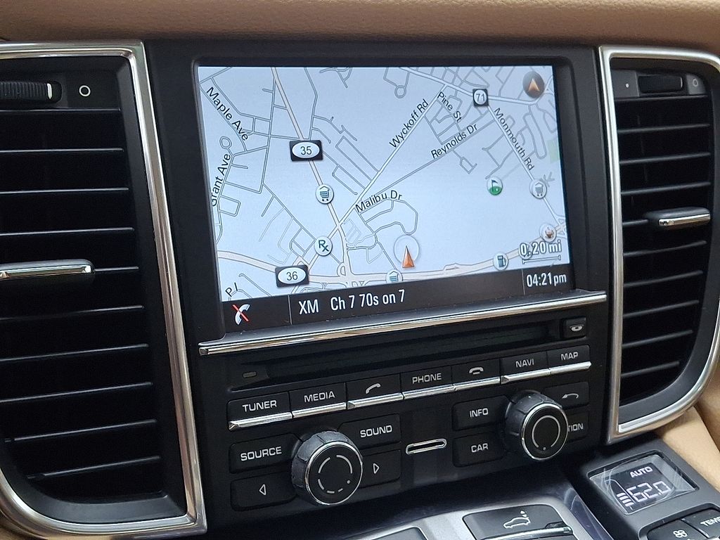 Thumbnail: 2015 Porsche Panamera - 17