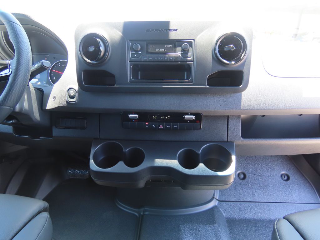 Thumbnail: 2025 Mercedes-Benz Sprinter - 14