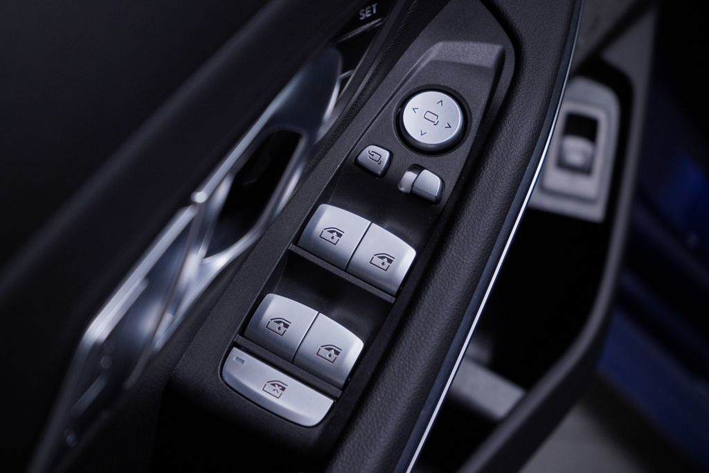 Thumbnail: 2025 BMW 3 Series - 17