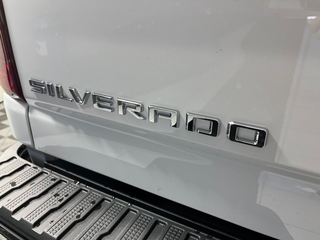Thumbnail: 2026 Chevrolet Silverado 2500 - 23