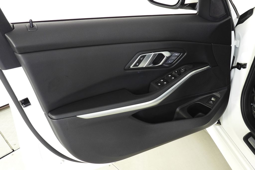 Thumbnail: 2023 BMW 3 Series - 11