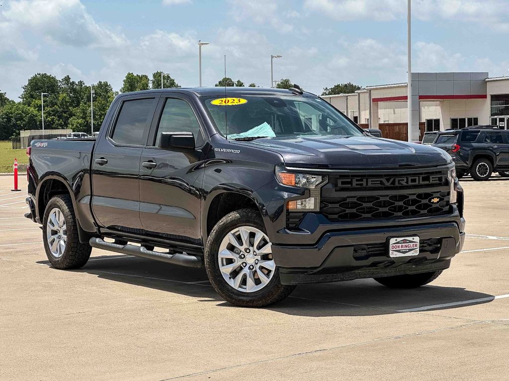 Dark Ash Metallic 2023 Chevrolet Silverado 1500 Pickup Truck Four-Wheel Drive 8-Speed Automatic