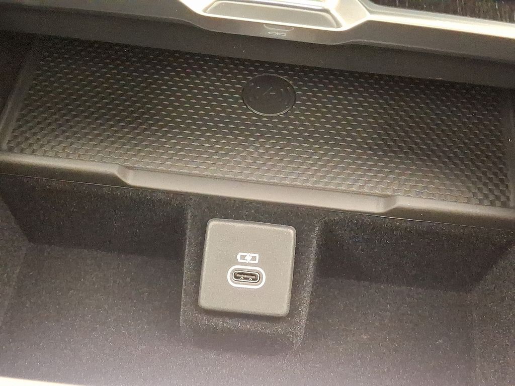 2025 Land Rover Range Rover SE 13