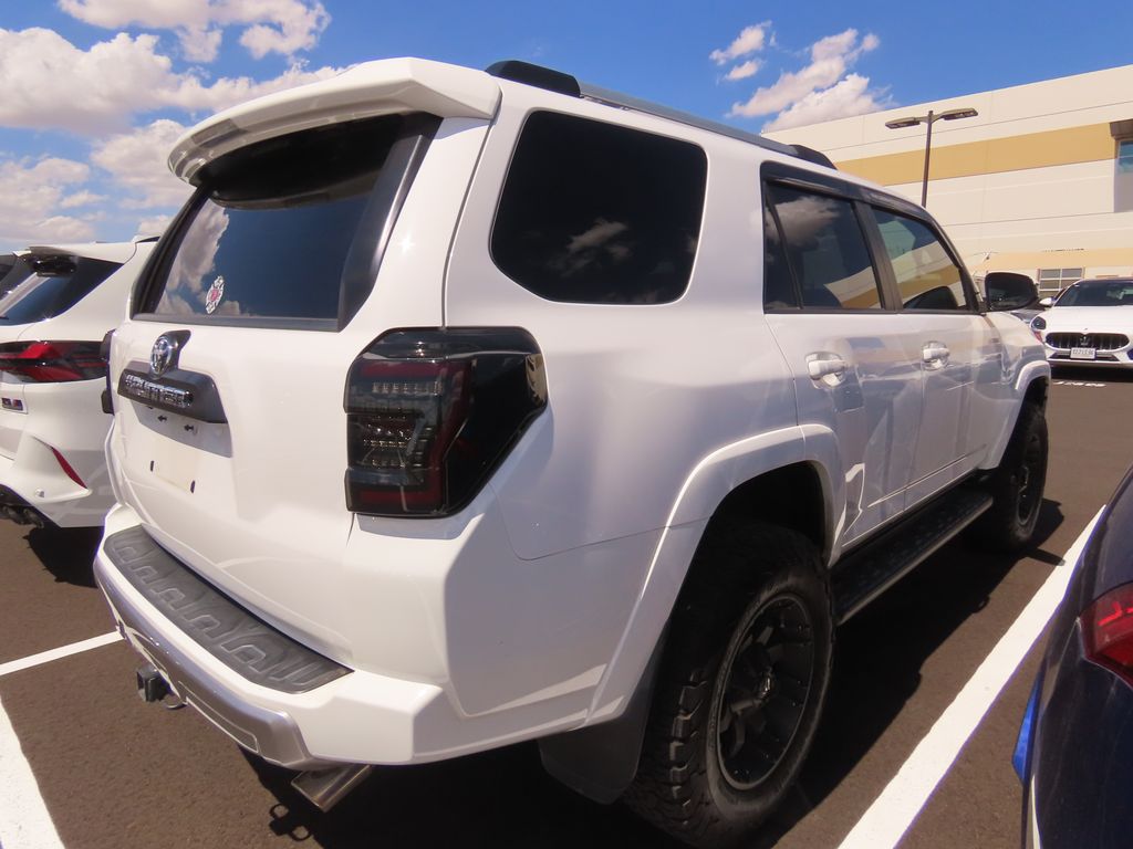 Thumbnail: 2015 Toyota 4Runner - 3