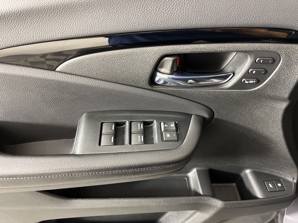 Thumbnail: 2020 Honda Pilot - 31