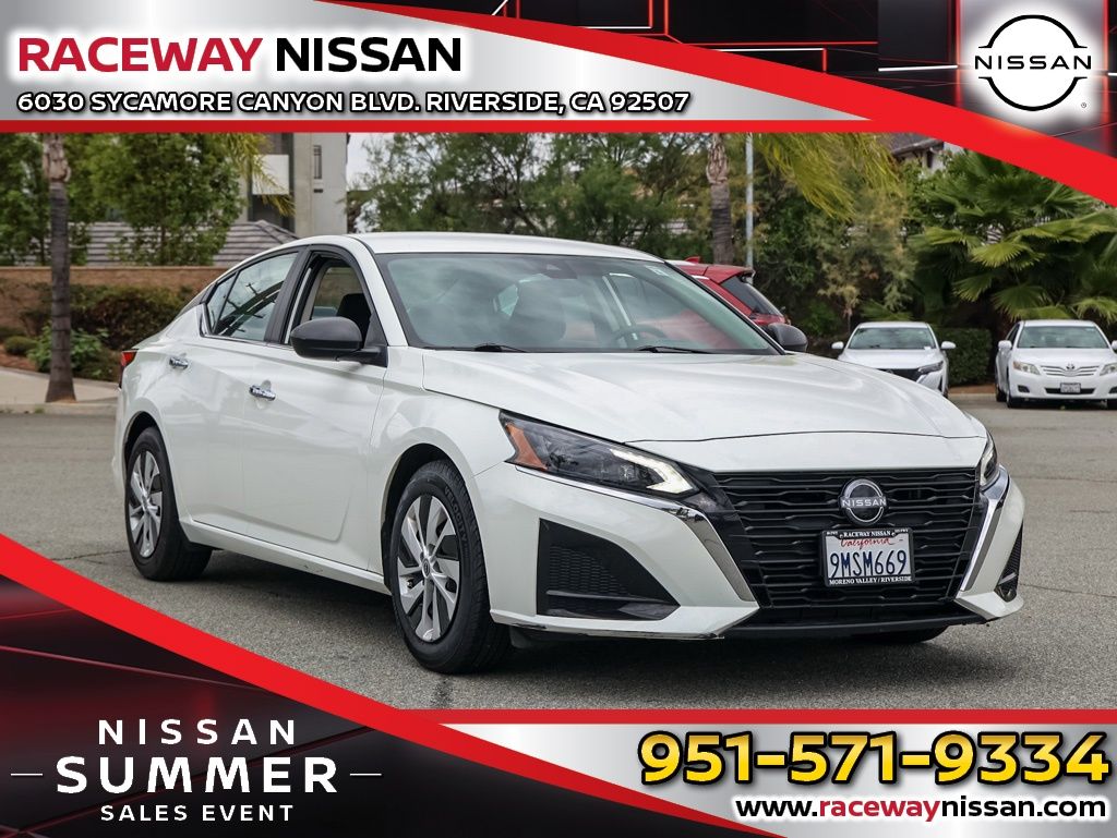 Glacier White 2024 Nissan Altima Sedan Front-Wheel Drive Continuously Variable Transmission