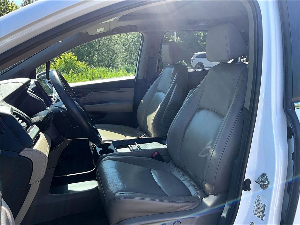 2021 Honda Odyssey — photo 10