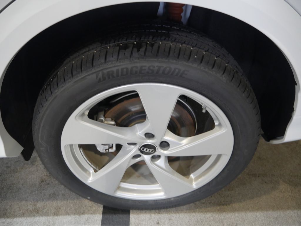 Thumbnail: 2025 Audi Q5 - 12