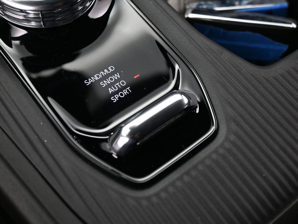 New 2026 diamond black crystal pearlcoat Jeep Limited image 25