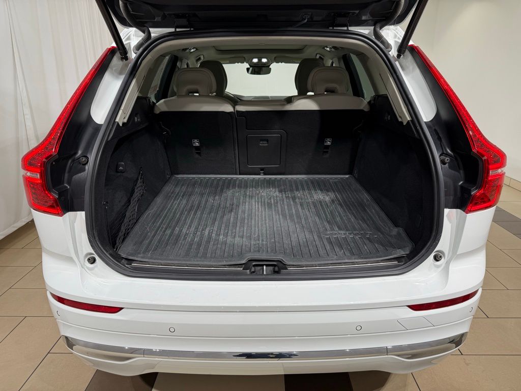 Thumbnail: 2022 Volvo XC60 - 11