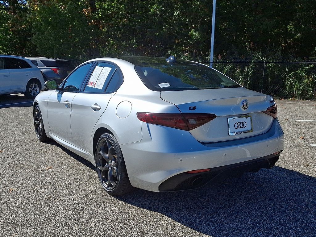 Thumbnail: 2019 Alfa Romeo Giulia - 4
