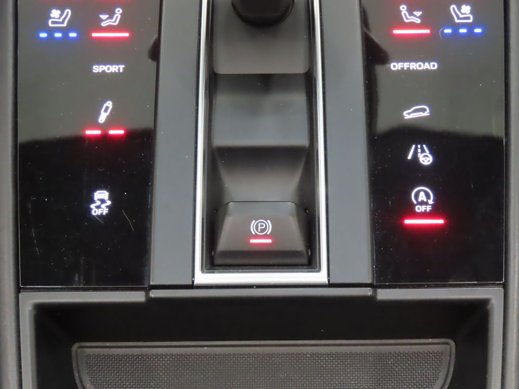 Thumbnail: 2023 Porsche Macan - 27