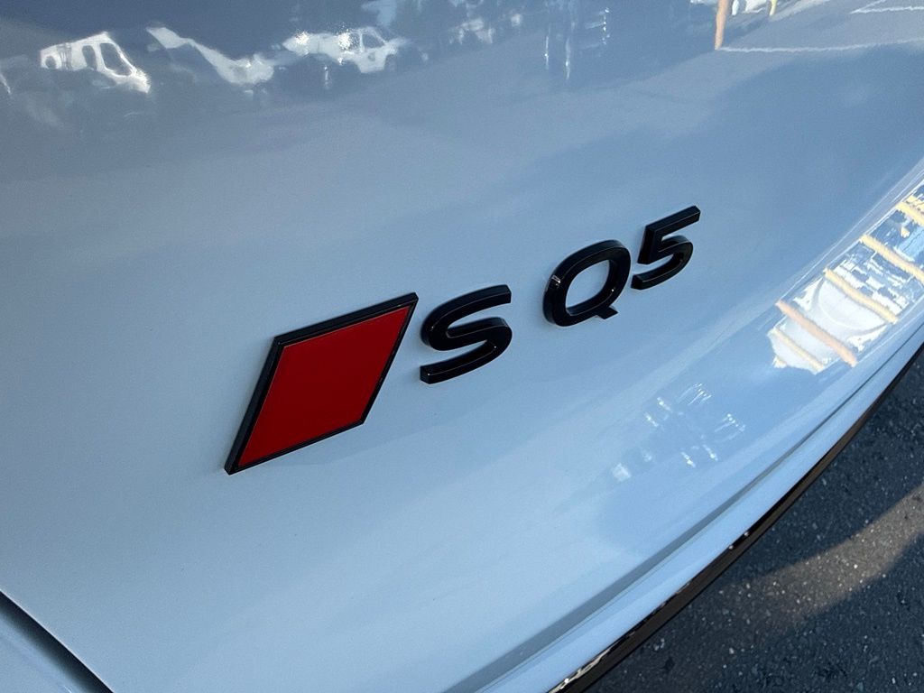 Thumbnail: 2026 Audi SQ5 - 9