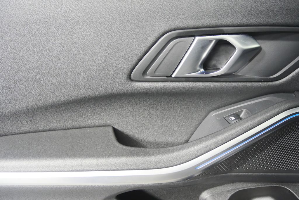 Thumbnail: 2024 BMW 3 Series - 14