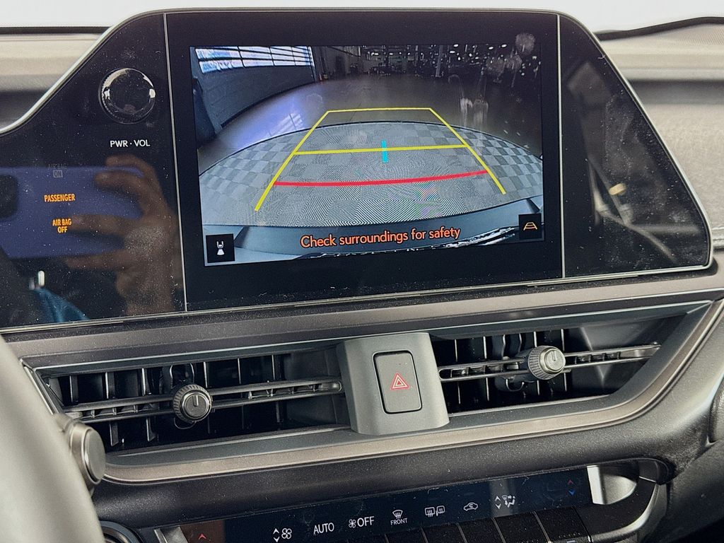 2025 Lexus UX 300h 13