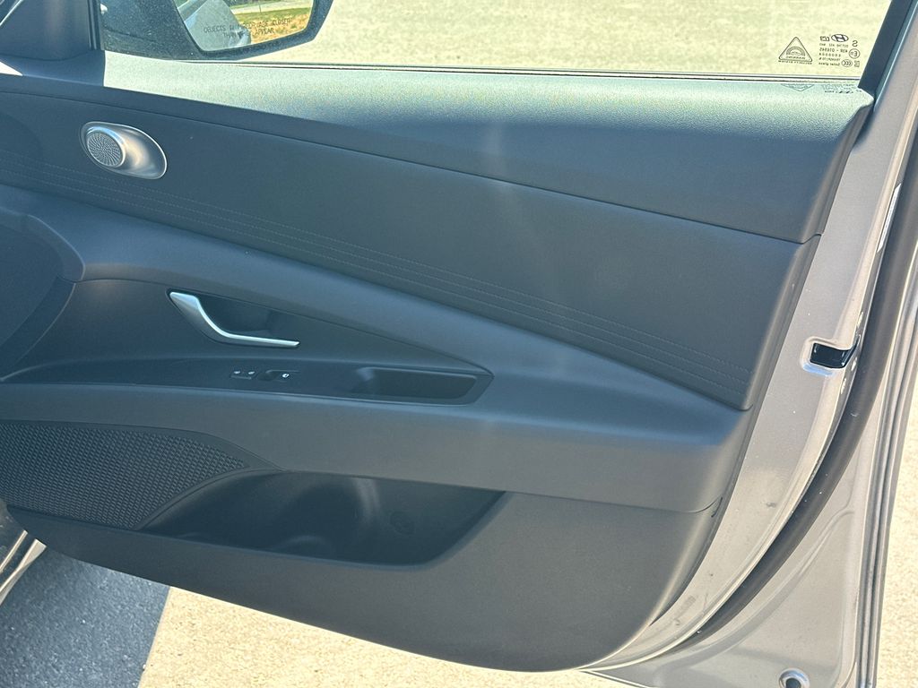 Used 2025 Silver Hyundai SE image 14