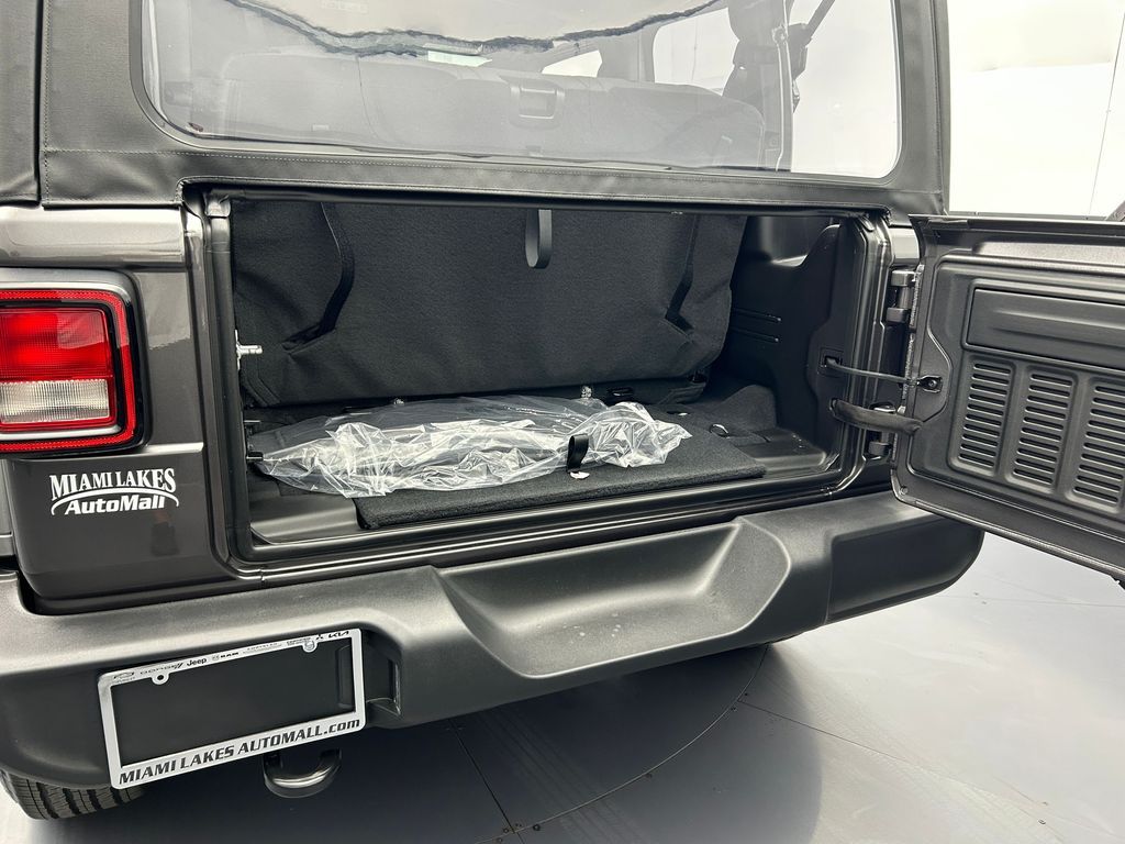 New 2026 Granite Crystal Metallic Clearcoat Jeep Sport image 28