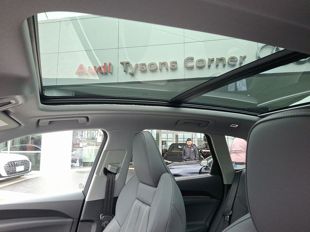 Thumbnail: 2025 Audi Q5 - 9