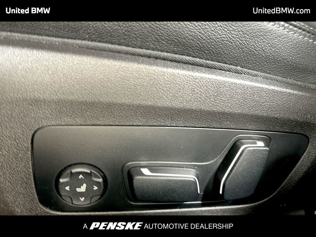 2024 BMW 3 Series 330i 12