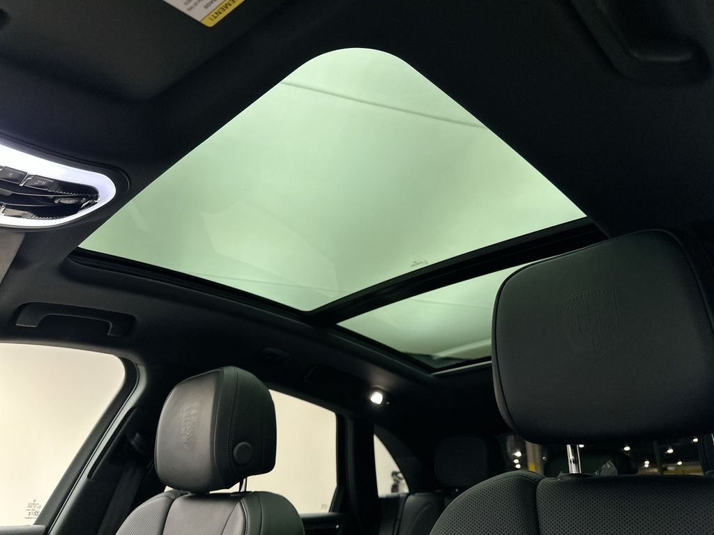 Thumbnail: 2024 Porsche Macan - 11