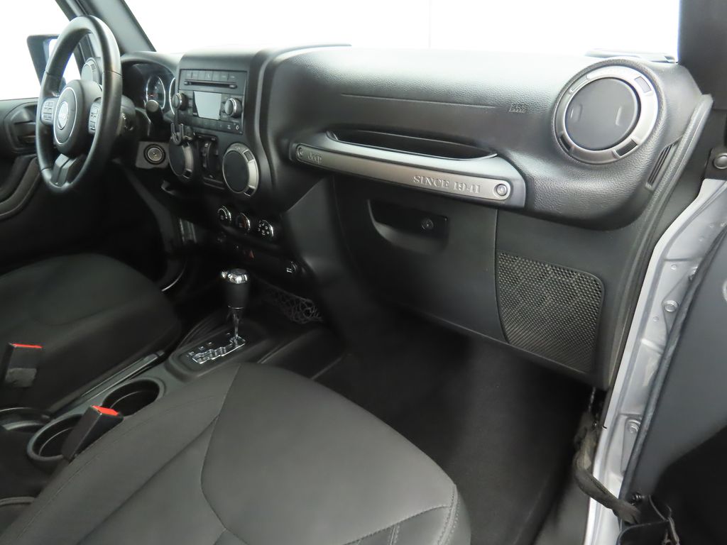 2015 Jeep Wrangler Unlimited Sport 16