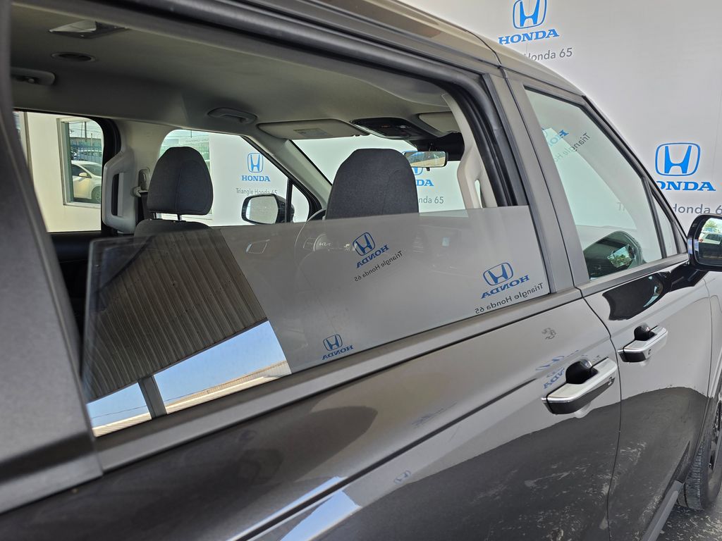Thumbnail: 2025 Kia Carnival - 25