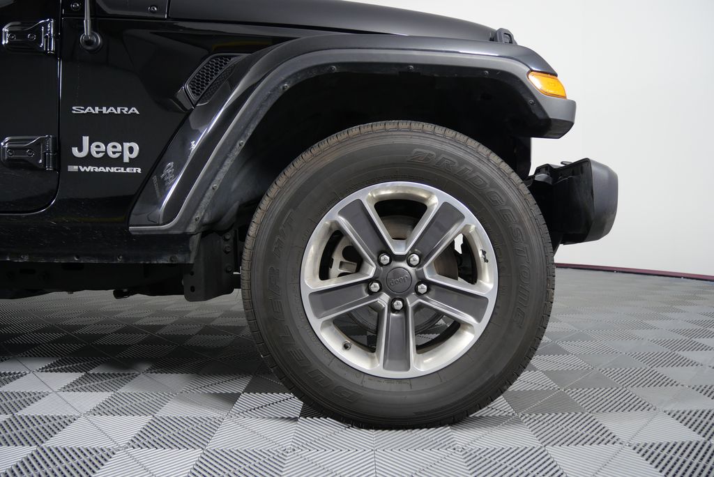 2023 Jeep Wrangler Sahara 3