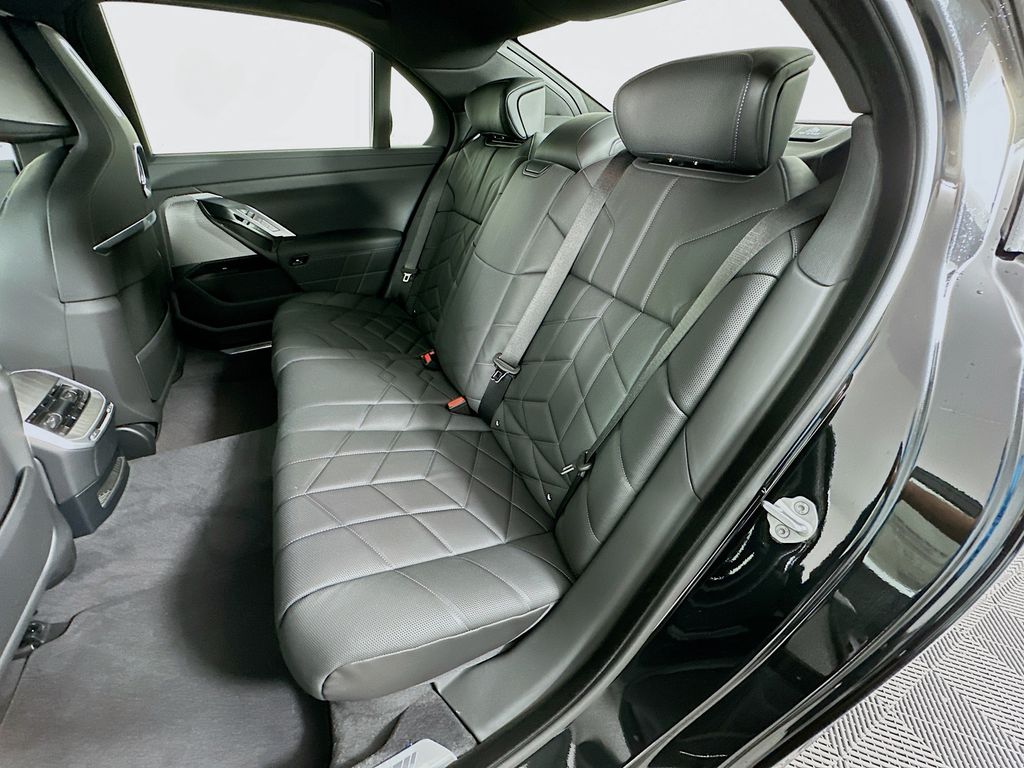 Thumbnail: 2026 BMW i7 - 17