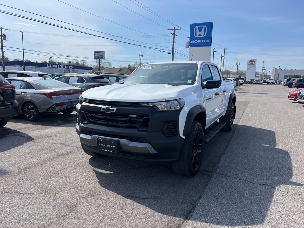 Summit White 2024 Chevrolet Colorado Trail Boss Crew Cab 4WD Pickup Truck Four-Wheel Drive 8-Speed Automatic