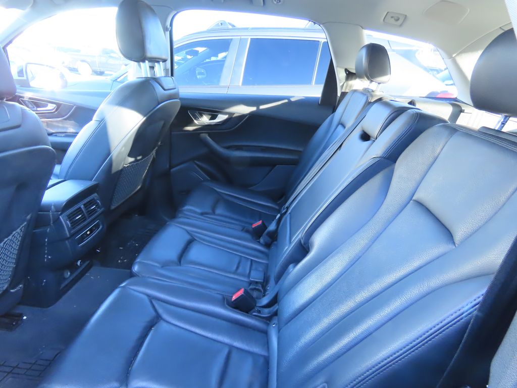 Thumbnail: 2019 Audi Q7 - 11