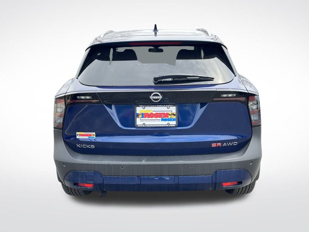 2025 Nissan Kicks SR photo