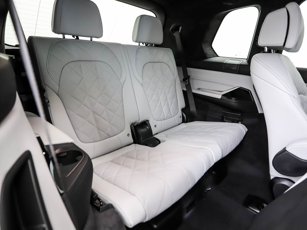 Thumbnail: 2026 BMW X7 - 30