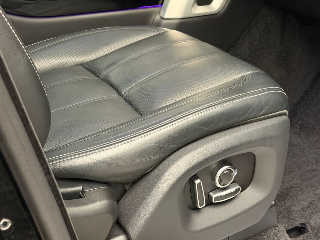 Thumbnail: 2017 Land Rover Range Rover - 11