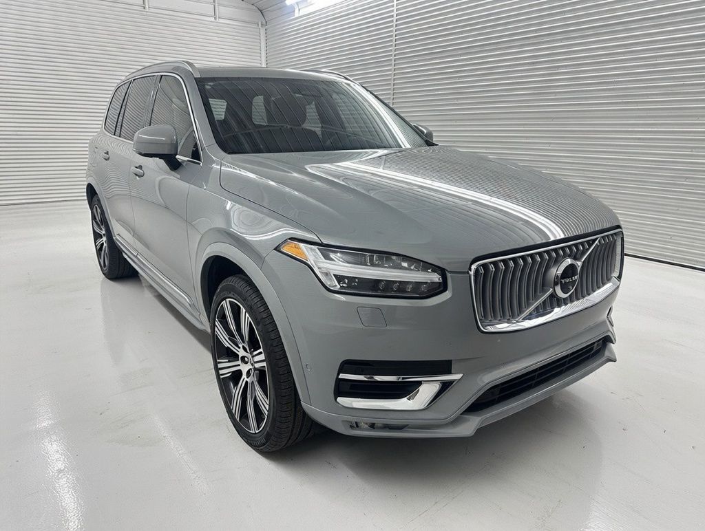 2025 Volvo XC90 B6 Plus Bright Theme 7-Passenger AWD