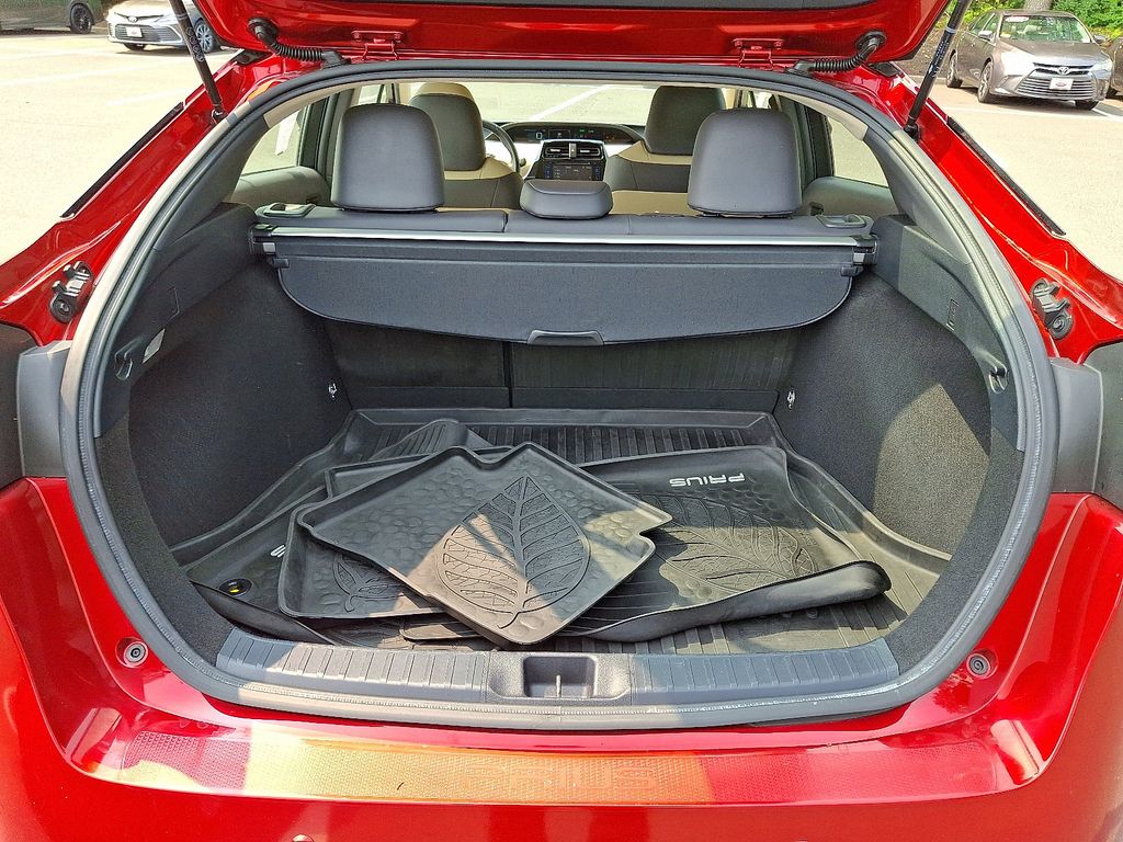 2017 Toyota Prius Four 29