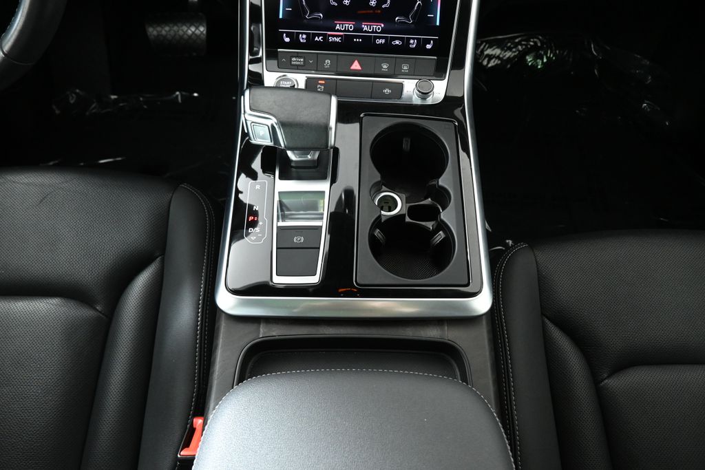 Thumbnail: 2021 Audi Q8 - 24